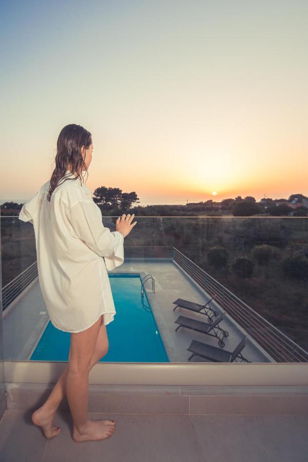 Io Luxury Pool & Hot Tub Suites Превеза Екстер'єр фото