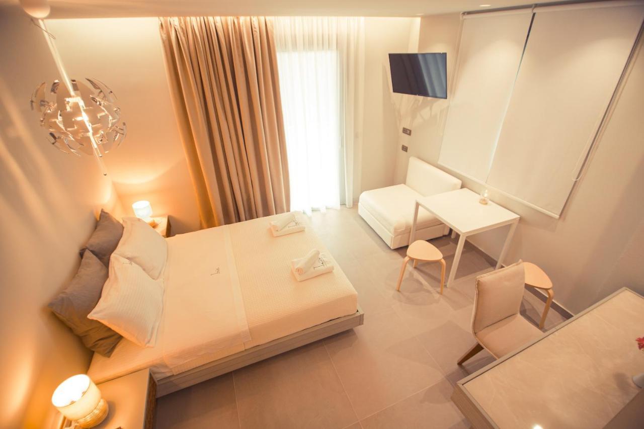 Io Luxury Pool & Hot Tub Suites Превеза Екстер'єр фото