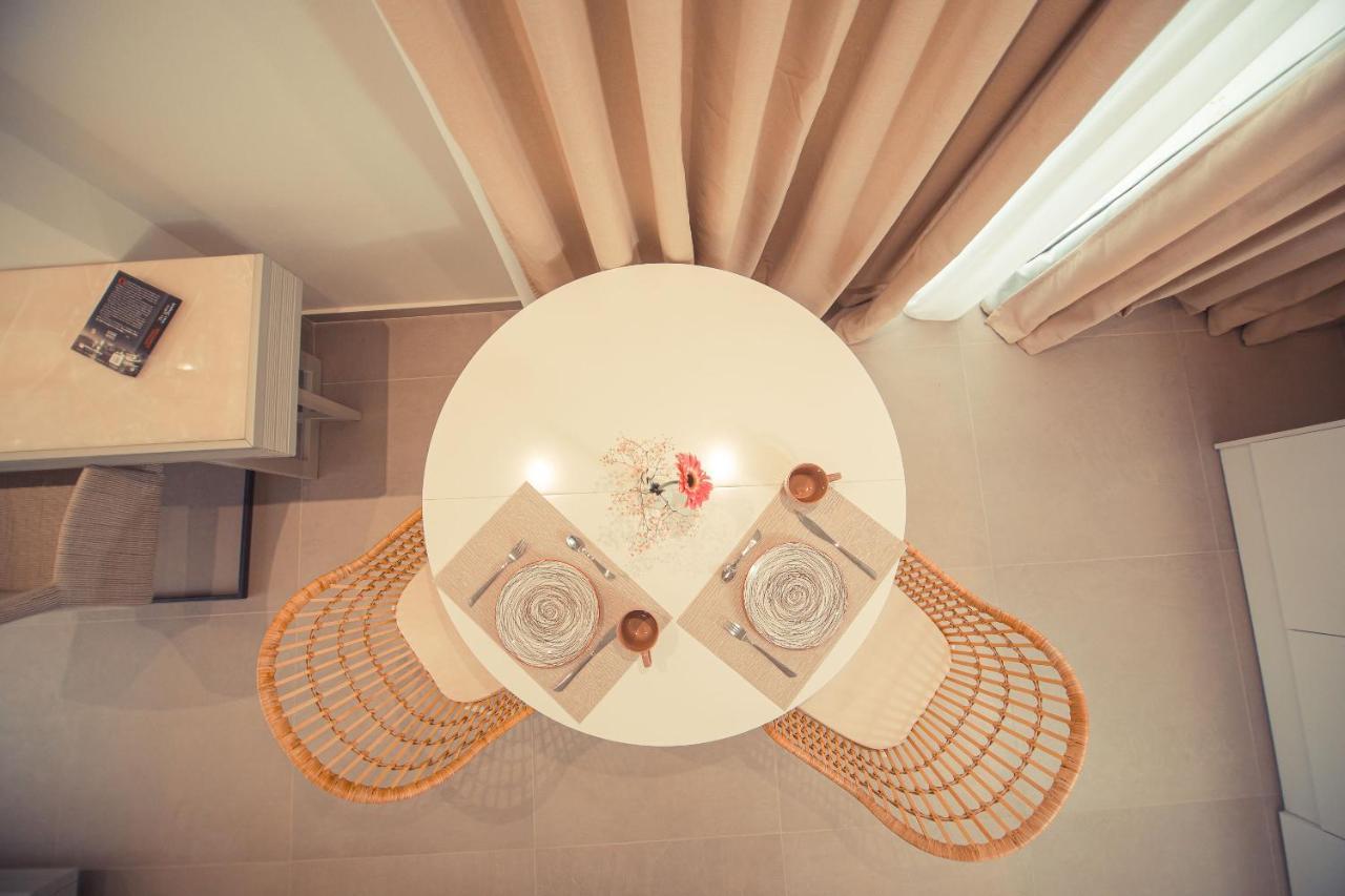 Io Luxury Pool & Hot Tub Suites Превеза Екстер'єр фото