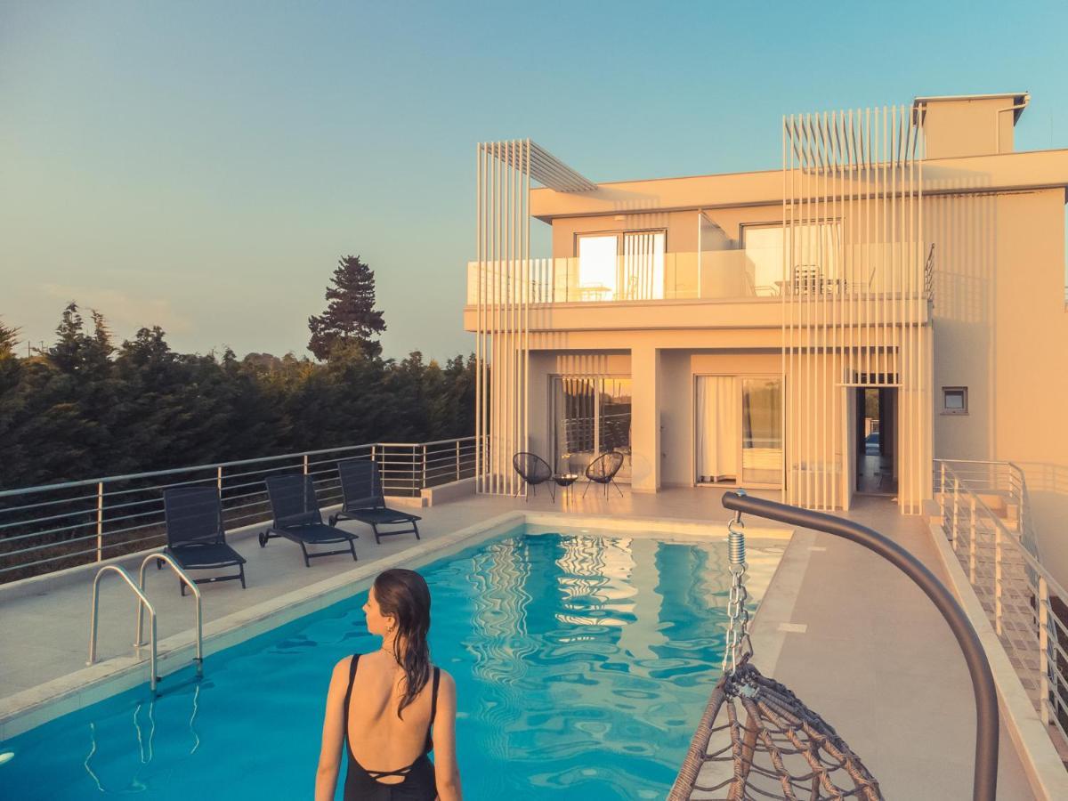 Io Luxury Pool & Hot Tub Suites Превеза Екстер'єр фото