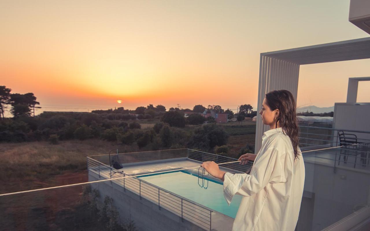 Io Luxury Pool & Hot Tub Suites Превеза Екстер'єр фото
