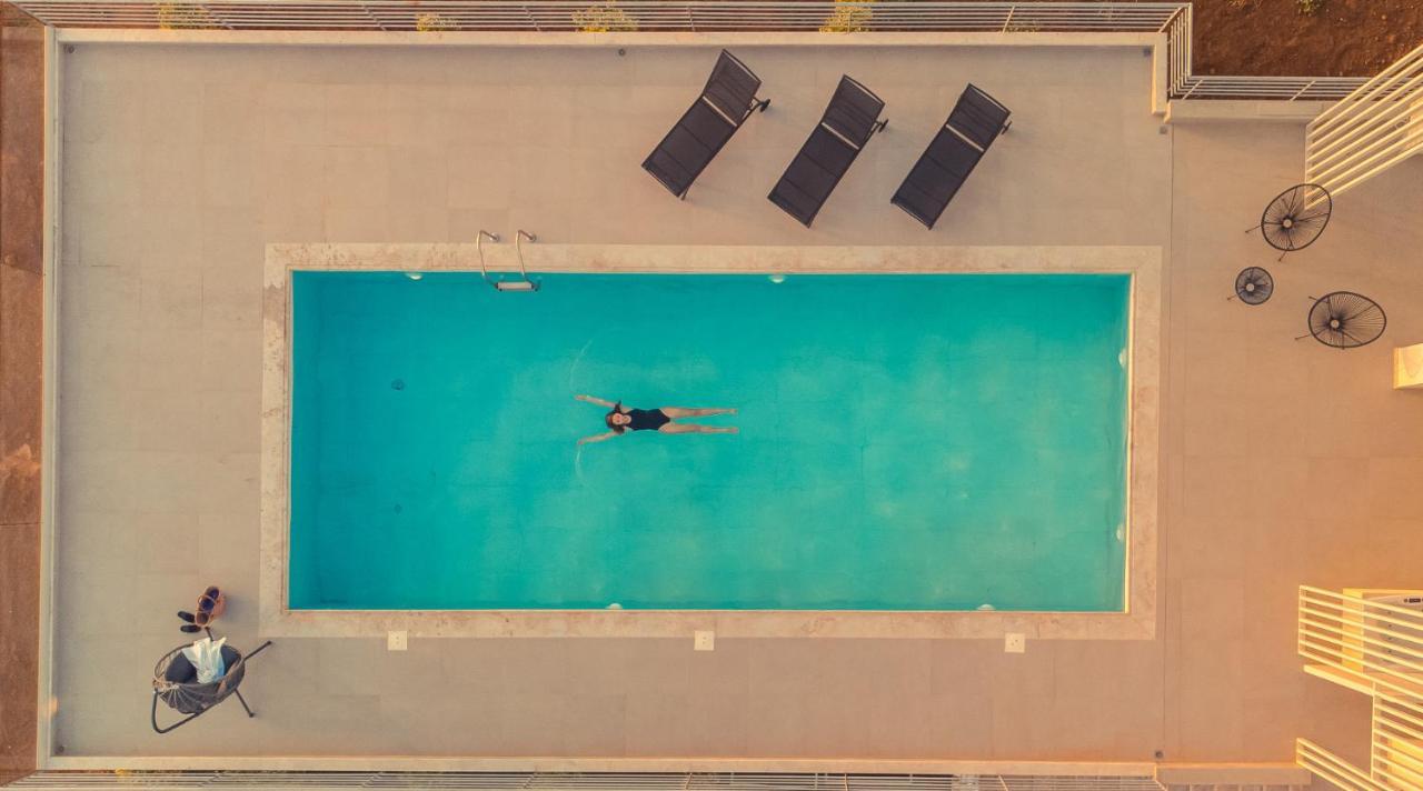 Io Luxury Pool & Hot Tub Suites Превеза Екстер'єр фото