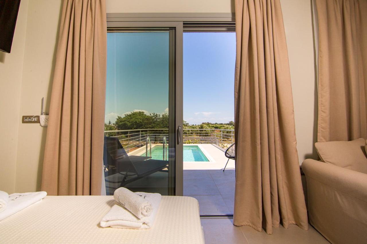 Io Luxury Pool & Hot Tub Suites Превеза Екстер'єр фото