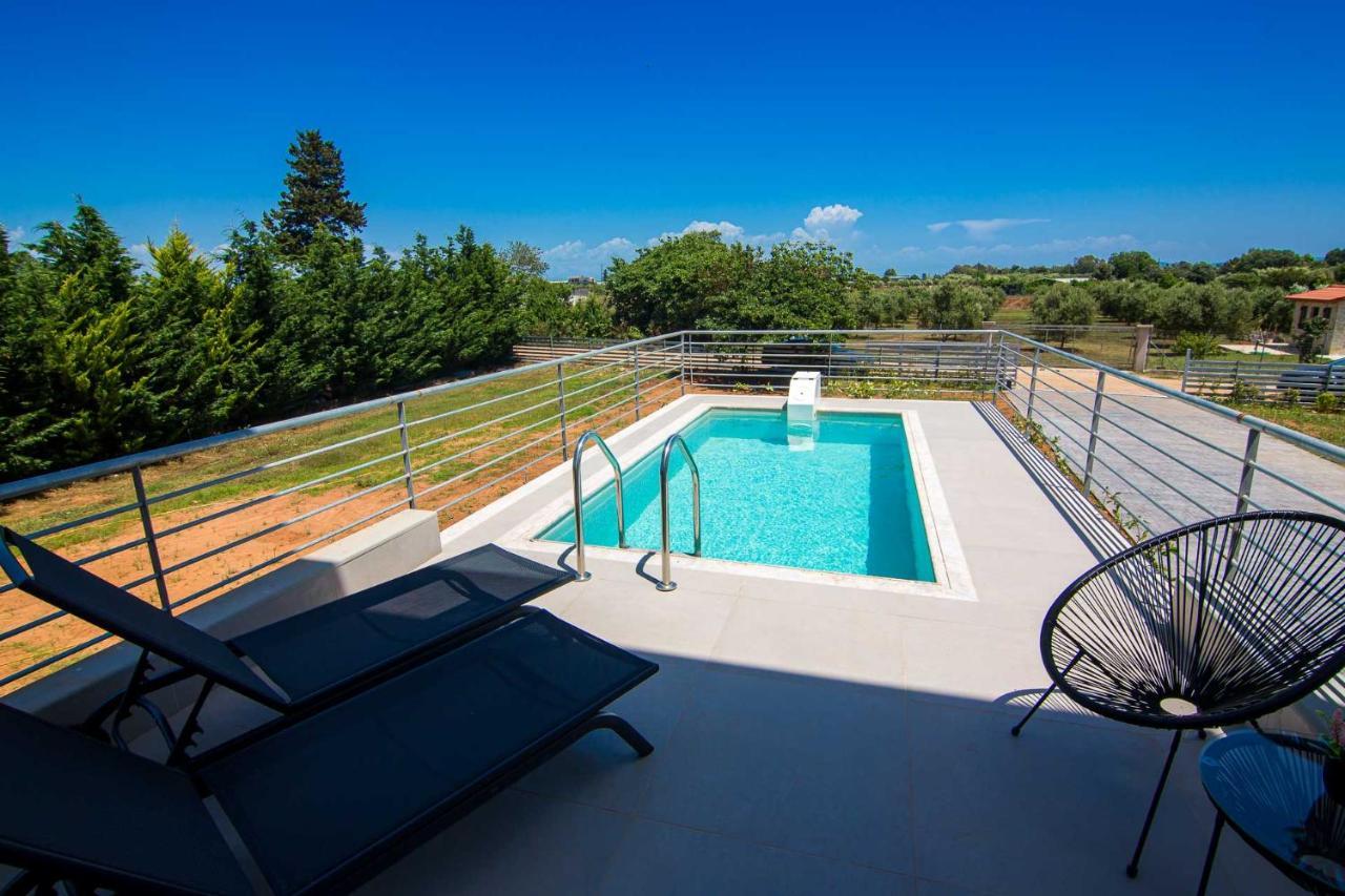 Io Luxury Pool & Hot Tub Suites Превеза Екстер'єр фото