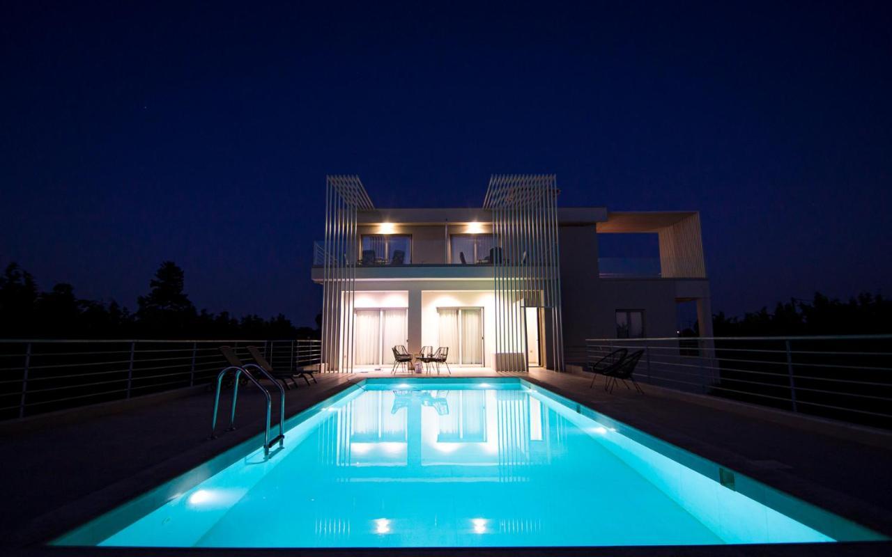 Io Luxury Pool & Hot Tub Suites Превеза Екстер'єр фото
