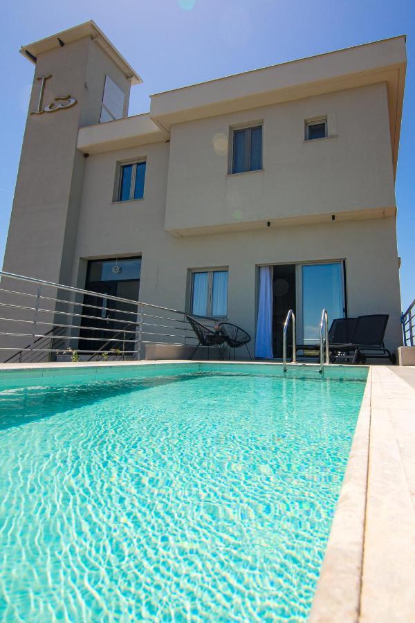 Io Luxury Pool & Hot Tub Suites Превеза Екстер'єр фото